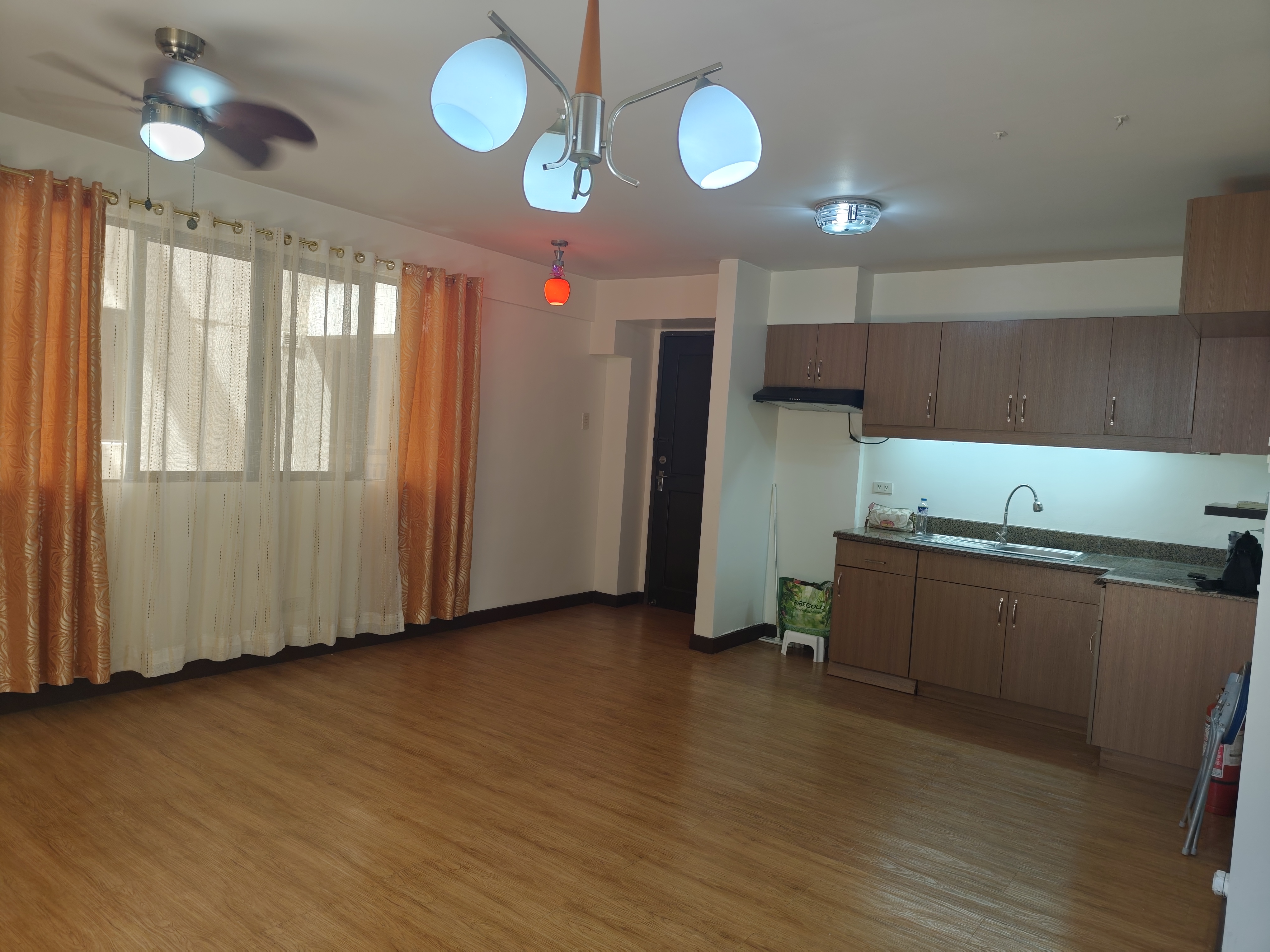 For Rent: 3BR Condo with Balcony at Ohana Place