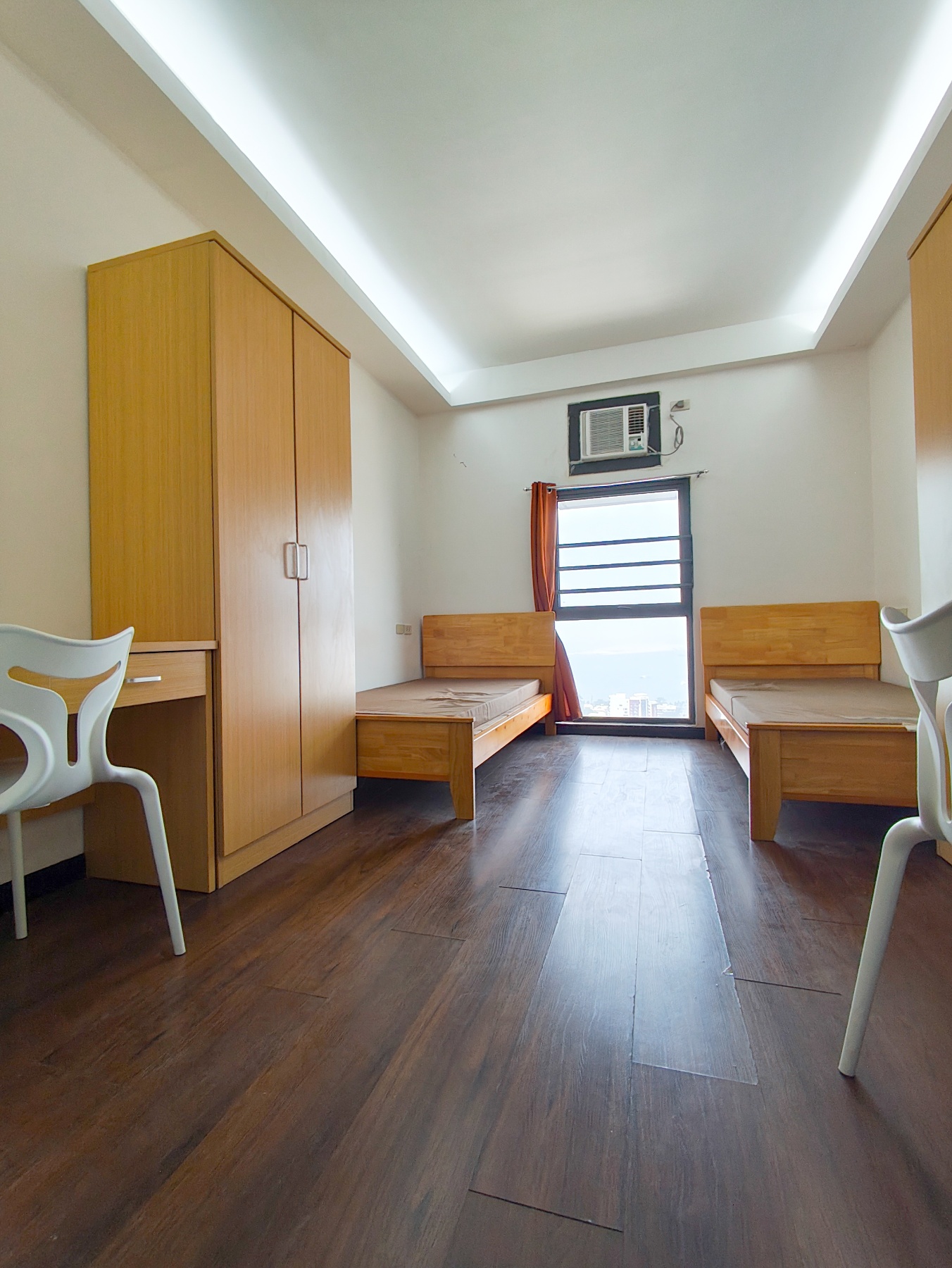 Semi-Furnished Studio for Rent | 2 Beds + 2 Study Desks | 39th Floor | Harvard Suites, Taft Ave, Malate | ₱20,000/mo