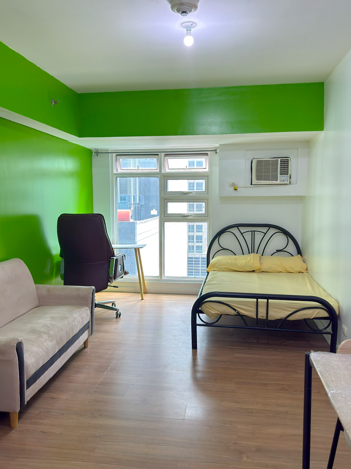 32 sqm Fully Furnished Studio Unit for Rent at Kroma Tower