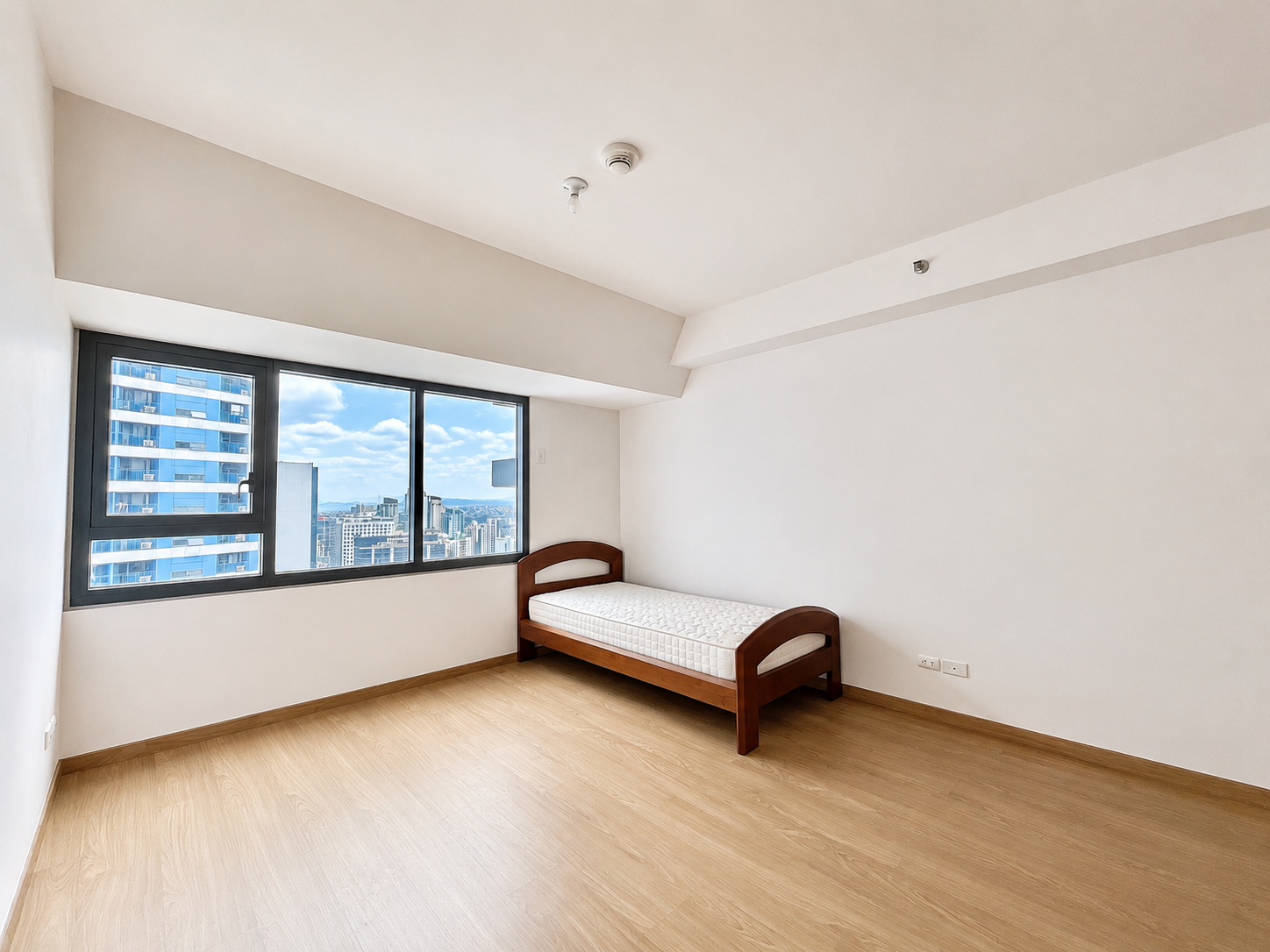 FOR SALE - STUDIO UNIT AT THE RISE MAKATI