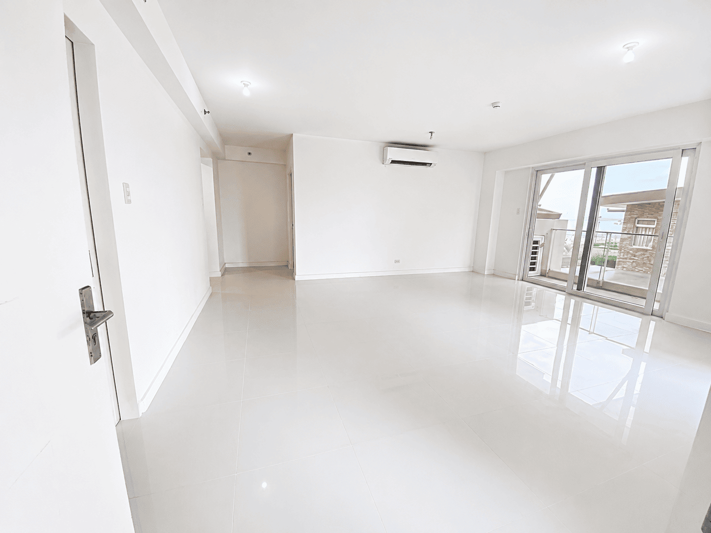 152 sqm 3 Bedroom Unit with Parking for Sale at Oak Harbor Residences