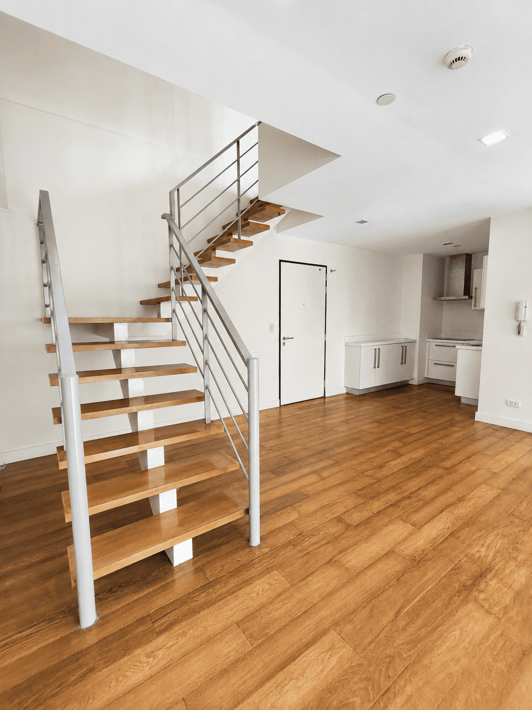 170 sqm 3 Bedroom 2-Level Condo for Sale at Acqua Private Residences
