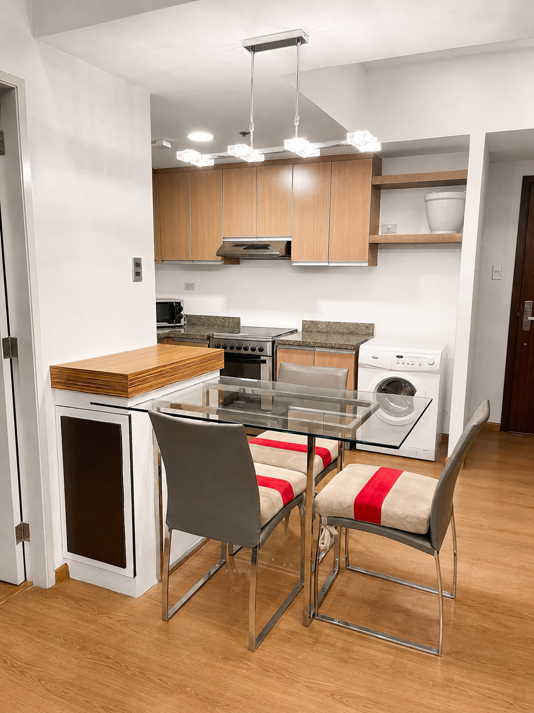 57 sqm Fully Furnished 1 Bedroom Condo for Rent at St. Francis Shangri-La Tower 2