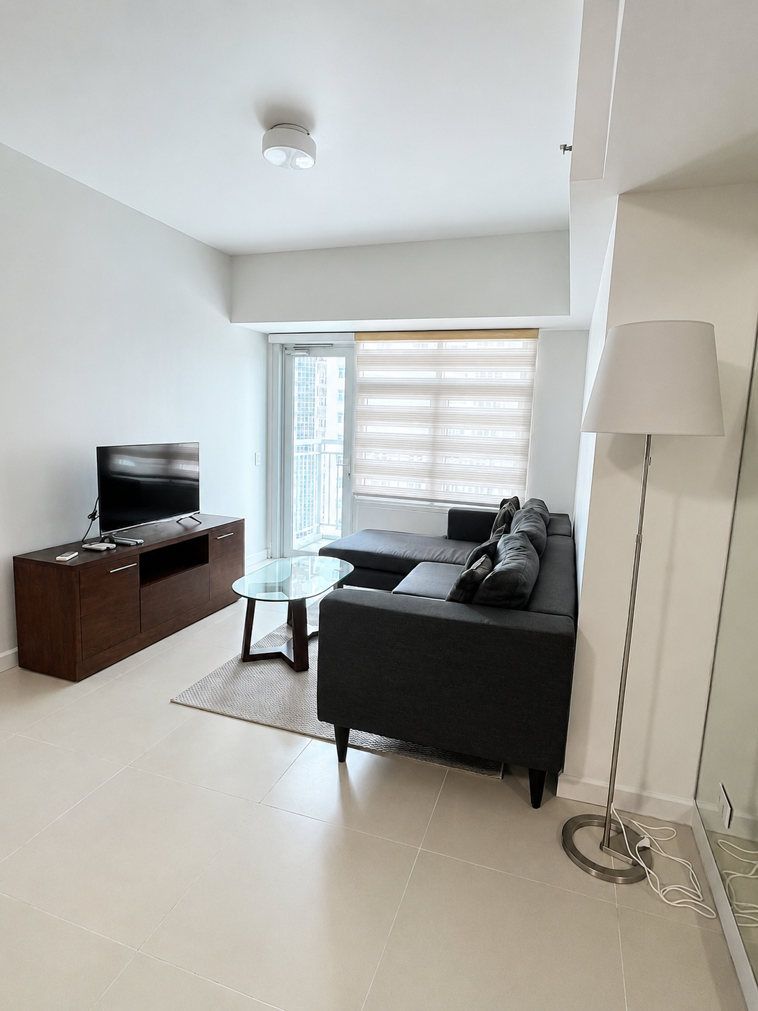 109 sqm 3 Bedroom Condo for Rent at Two Serendra Red Oak BGC