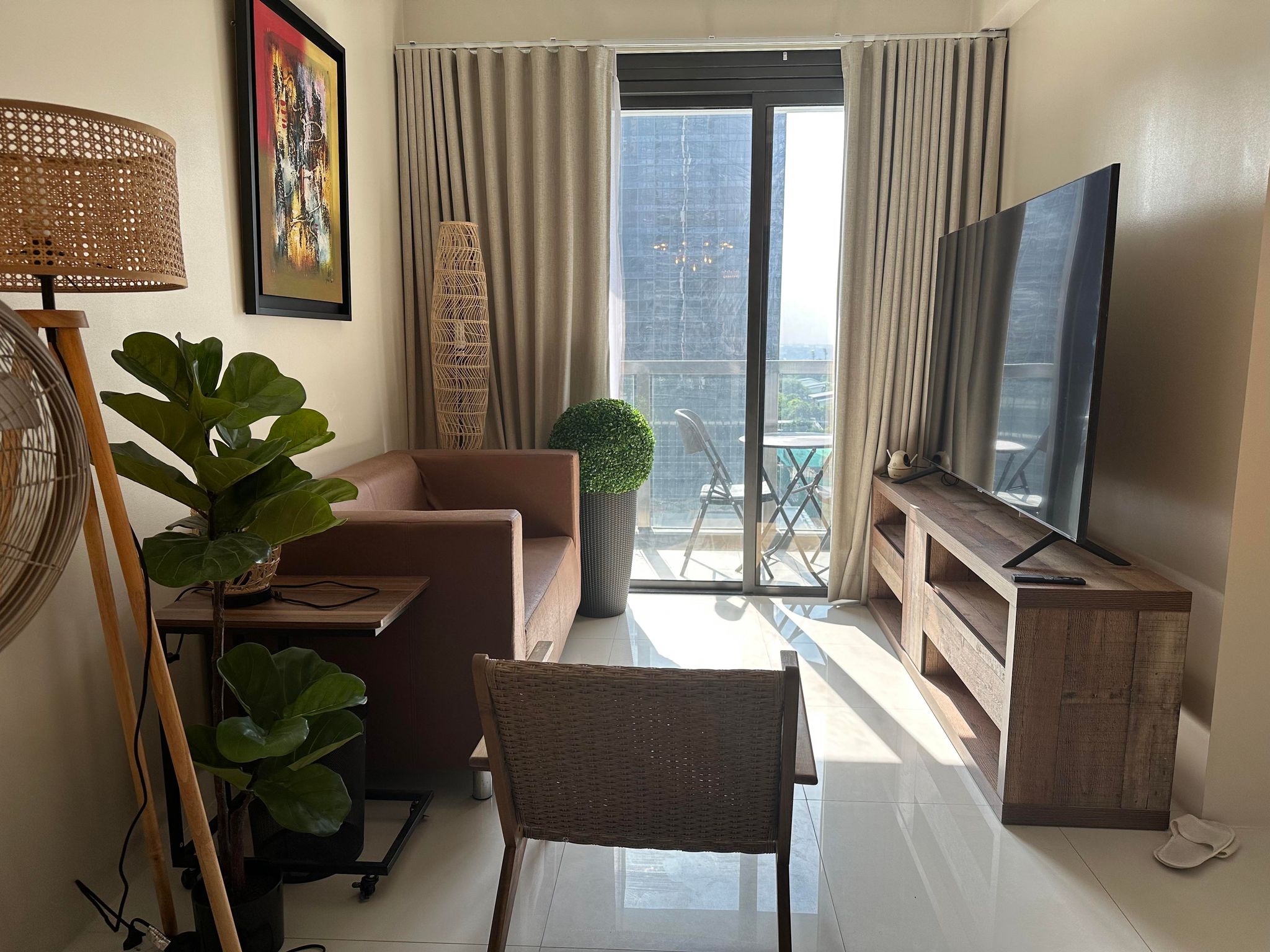 94 sqm 2 Bedroom Condo with Maid’s Room for Rent at Uptown Ritz BGC