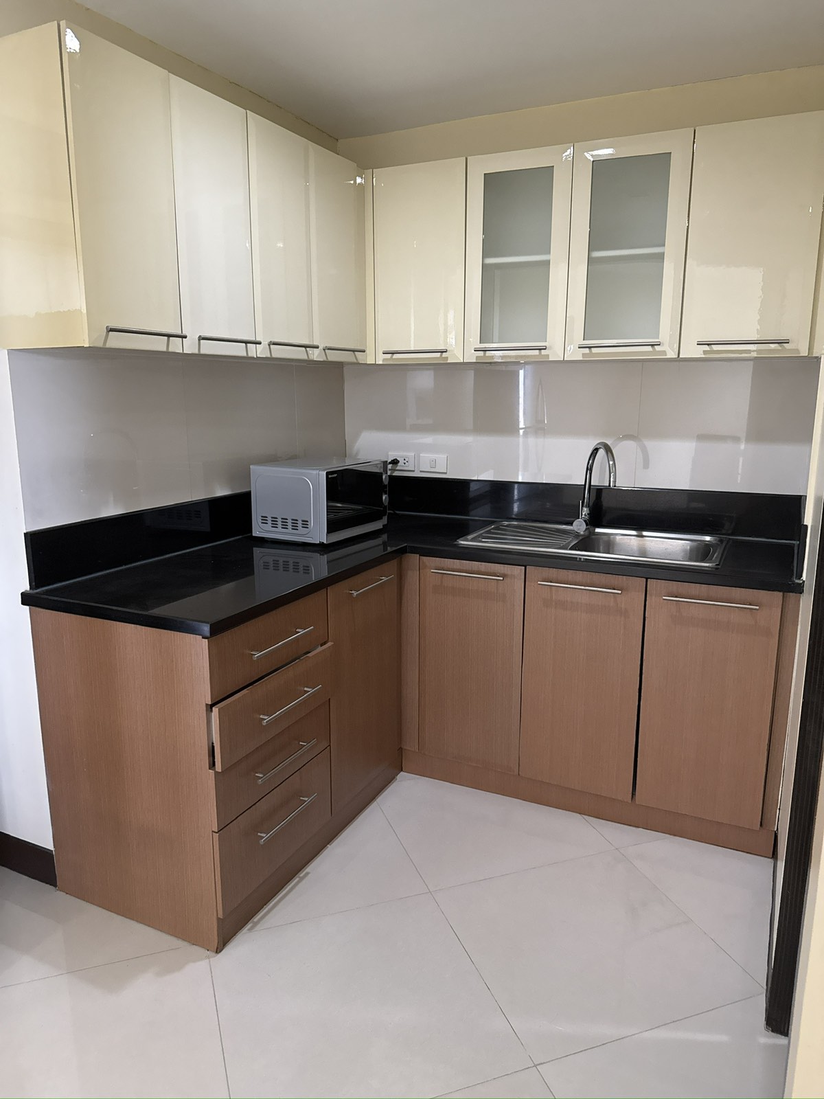 48 sqm 1 Bedroom Condo for Rent at One Central Makati