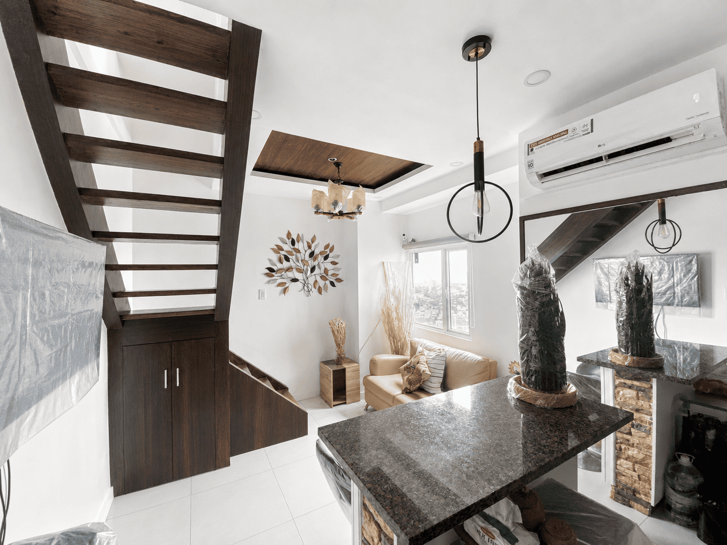 FOR SALE 2-BEDROOM UNIT AT VICTORIA TOWERS QUEZON CITY
