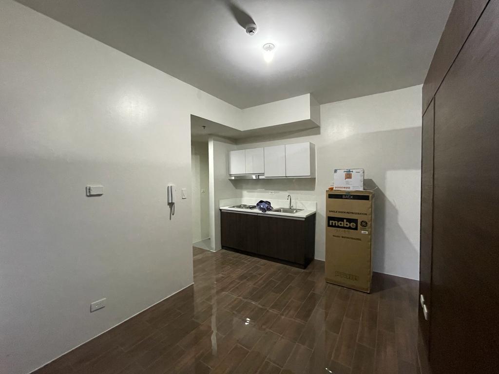 FOR SALE: Fully Furnished 2BR Unit with Parking at Air Residences