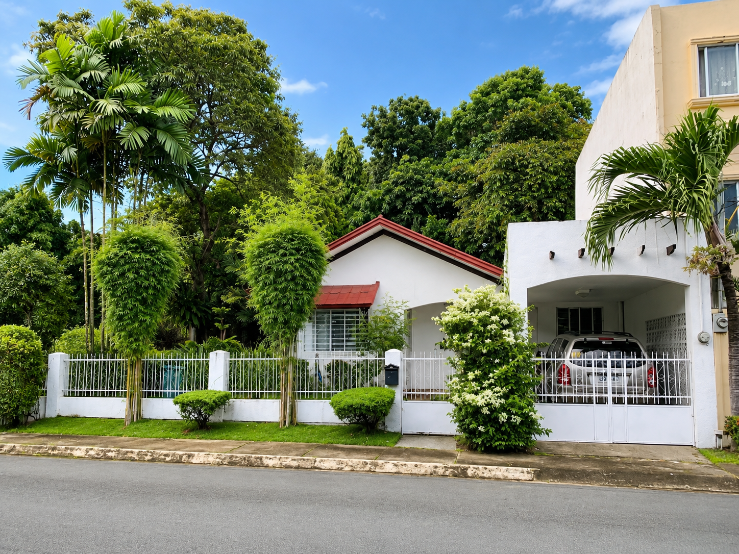 FOR SALE HOUSE AND LOT AT NEW ALABANG VILLAGE MUNTINLUPA