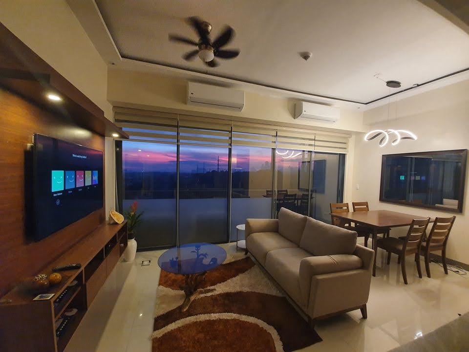 2BEDROOM BGC TAGUIG CONDOMINIUM FOR RENT