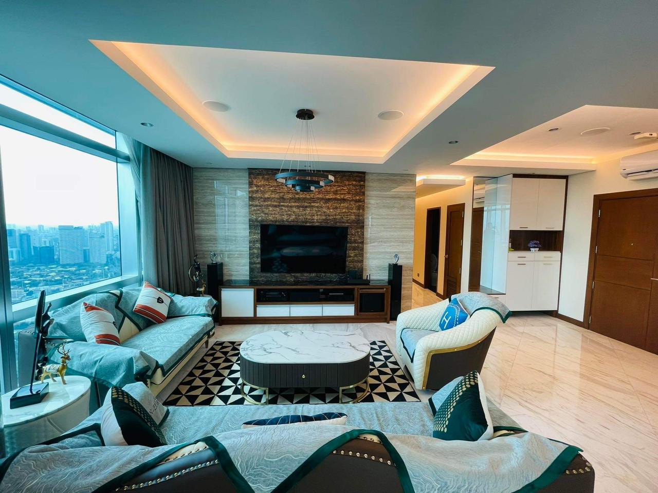 8 FORBES BGC CONDO FOR SALE GOLF VIEW PENTHOUSE