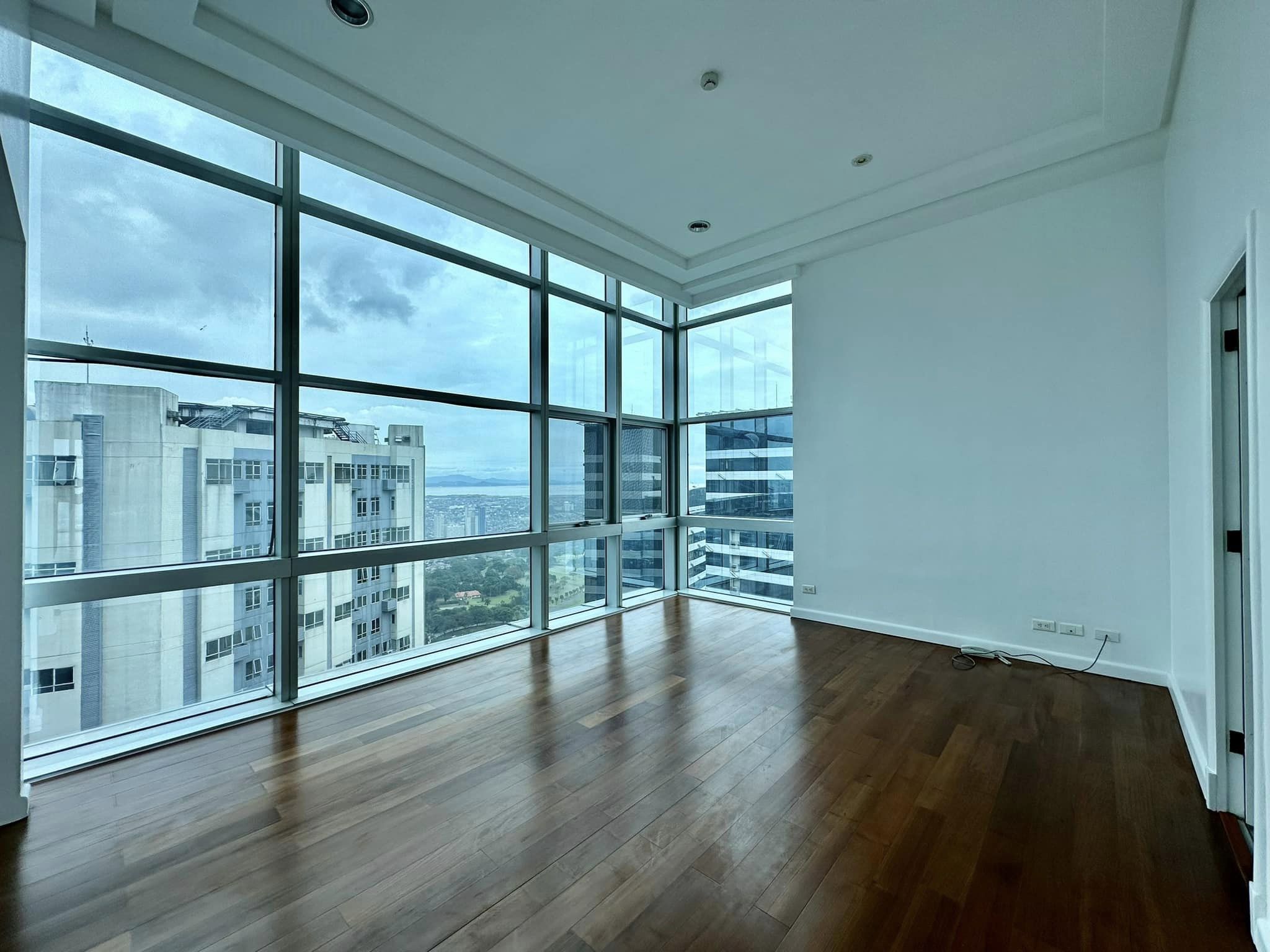 PACIFIC PLAZA TOWERS BGC CONDO FOR RENT PENTHOUSE FLOOR